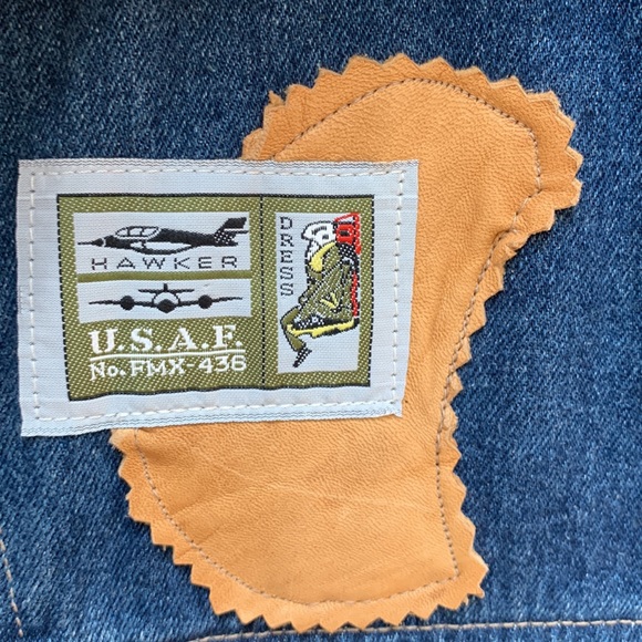 Anne Klein VINTAGE Denim vest. World traveler patches and fringe size large - Picture 4 of 17